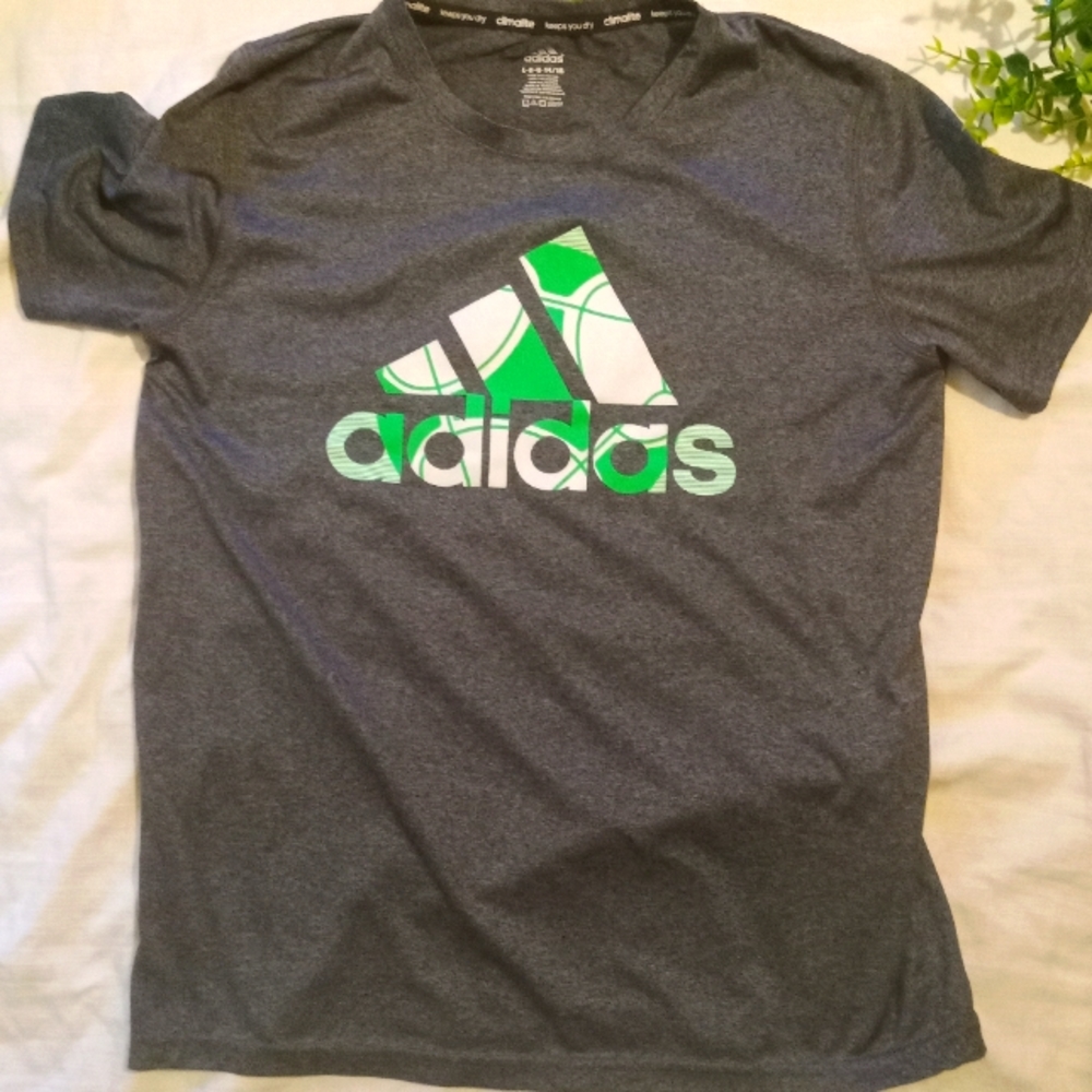 Adidas t